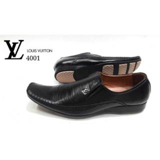 Jual Sepatu Casual Kulit Louis Vuitton Terbaru - Oct 2023