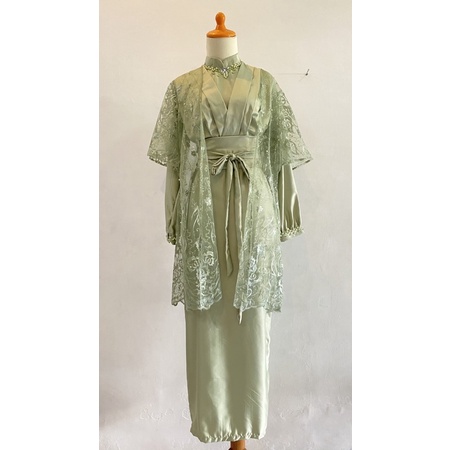 【TADO】LUZ KIMONO GOWN DRESS TADO】LUZ KIMONO GOWN DRESS（Luz Embroidered Cold Shoulder