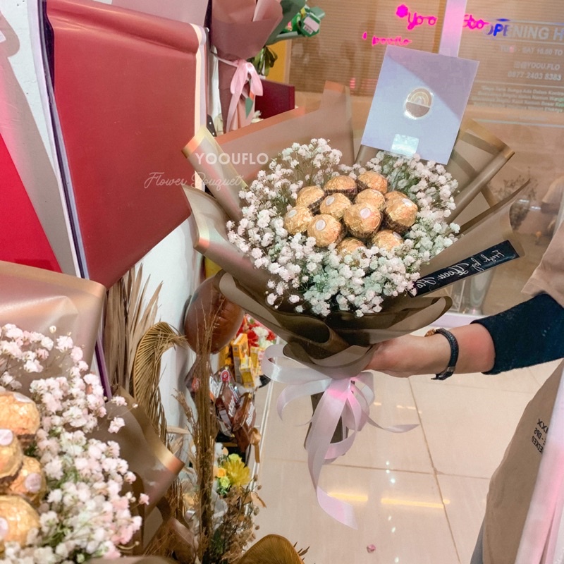 Jual Bunga Buket dengan Coklat Ferrero Rocher tema Heartfelt
