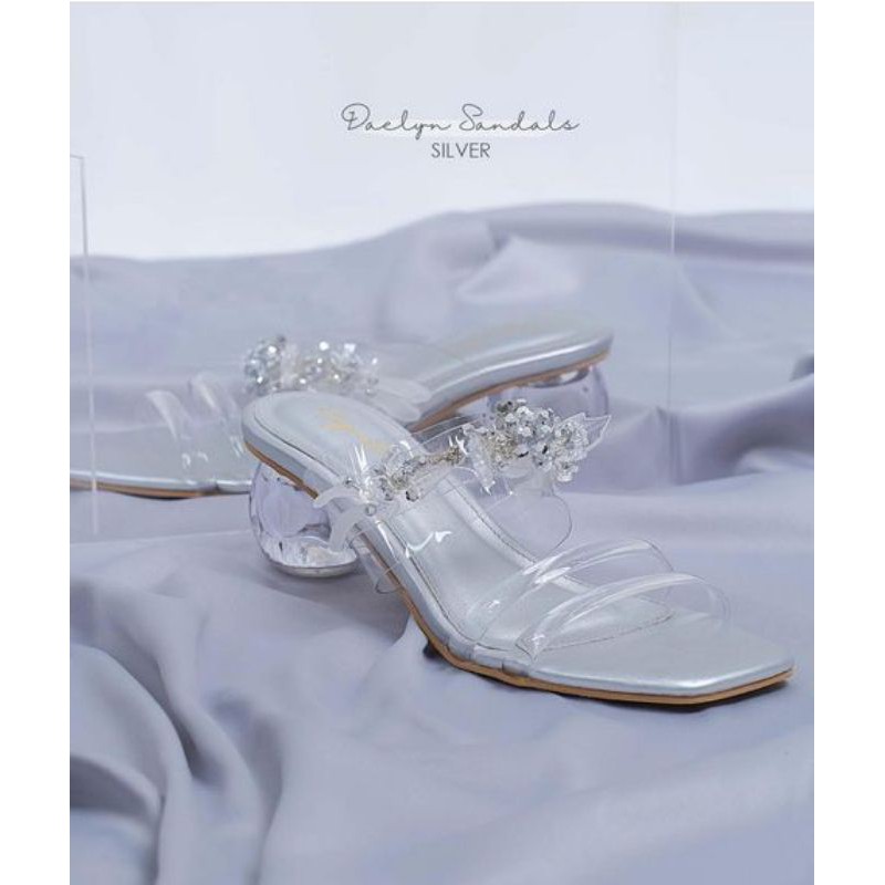 daelyn ankle sandals