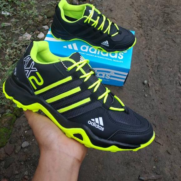 Foto sepatu shop adidas x2