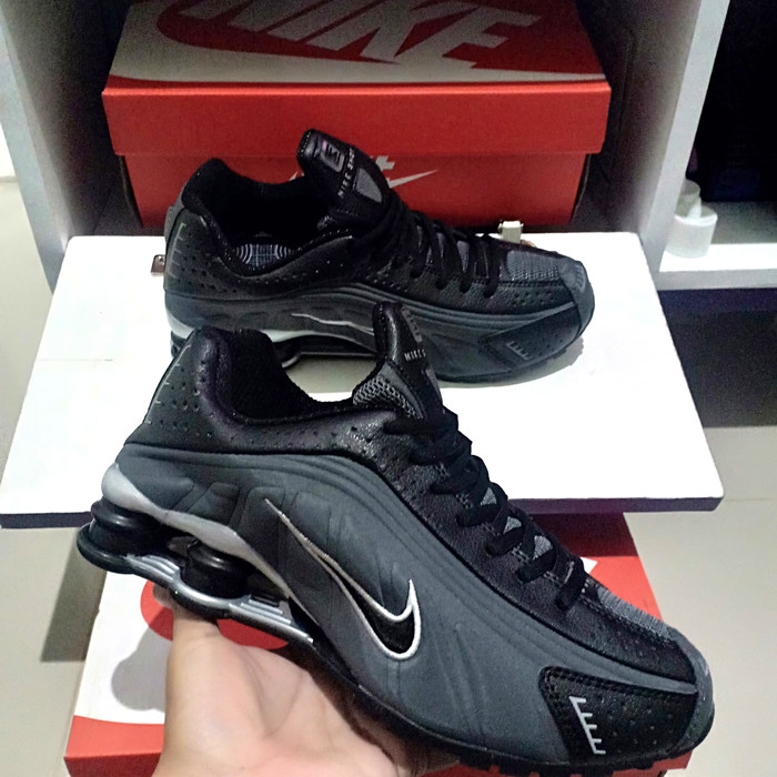 Sepatu shop nike shock