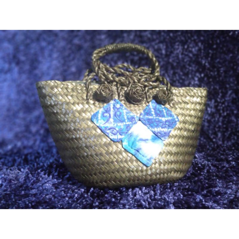 Jual Tas anyaman purun kombinasi Sasirangan khas Kalimantan | Shopee ...