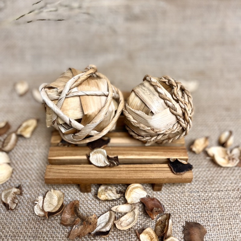 Jual SkinnyFatFactory Banana Leaf Ball Mainan Gigitan Kelinci