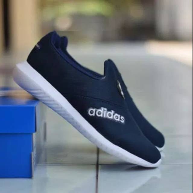 Adidas slip shop on pria