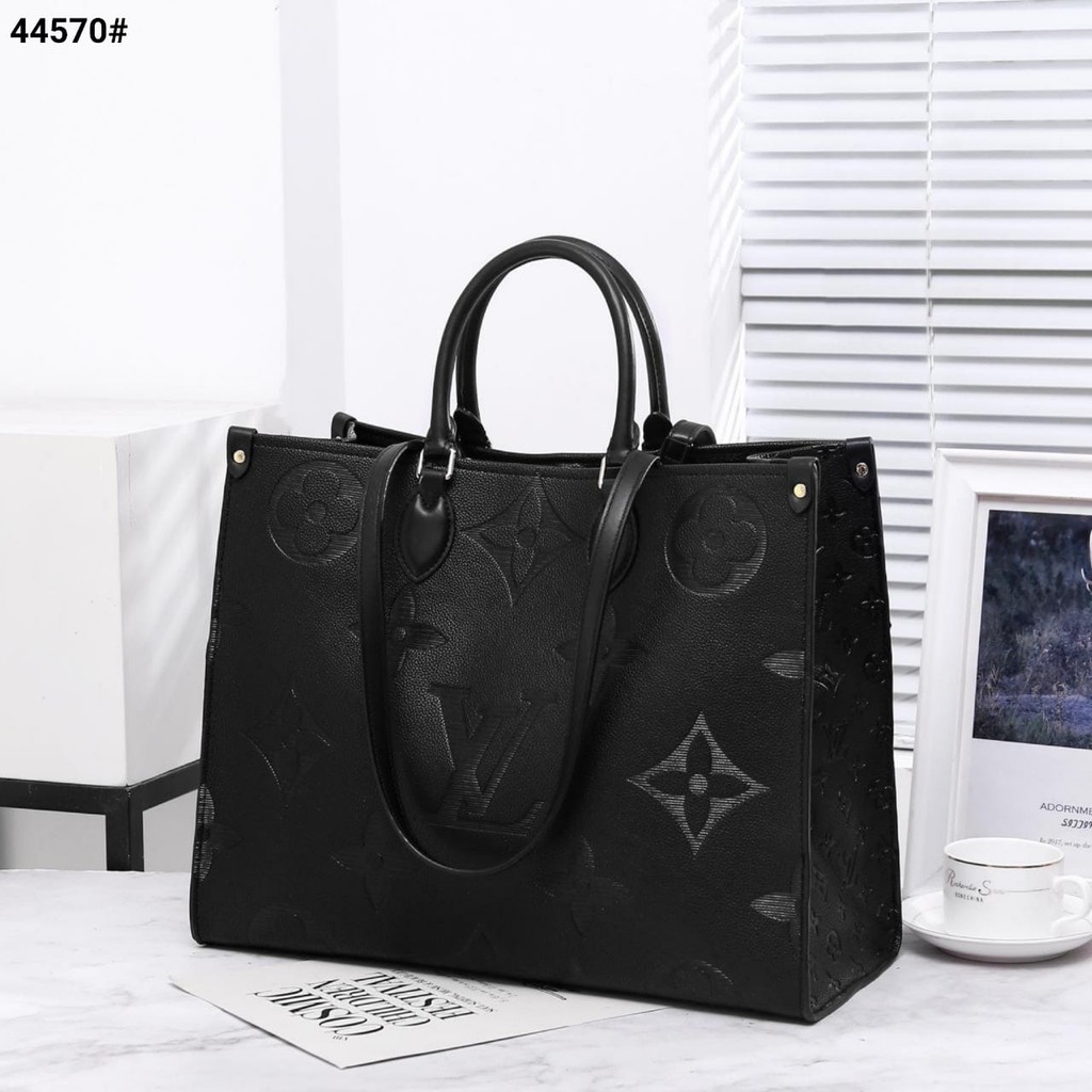 Jual Louis Vuitton Outdoor Bumbag Tas Pria - Black di Seller True OG  Lifestyle Official Store - True OG Lifestyle - Kota Jakarta Utara
