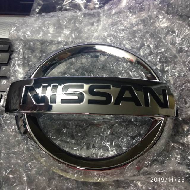 Jual ORIGINAL emblem logo depan grill navara d23 / d40 / terra d23 ...