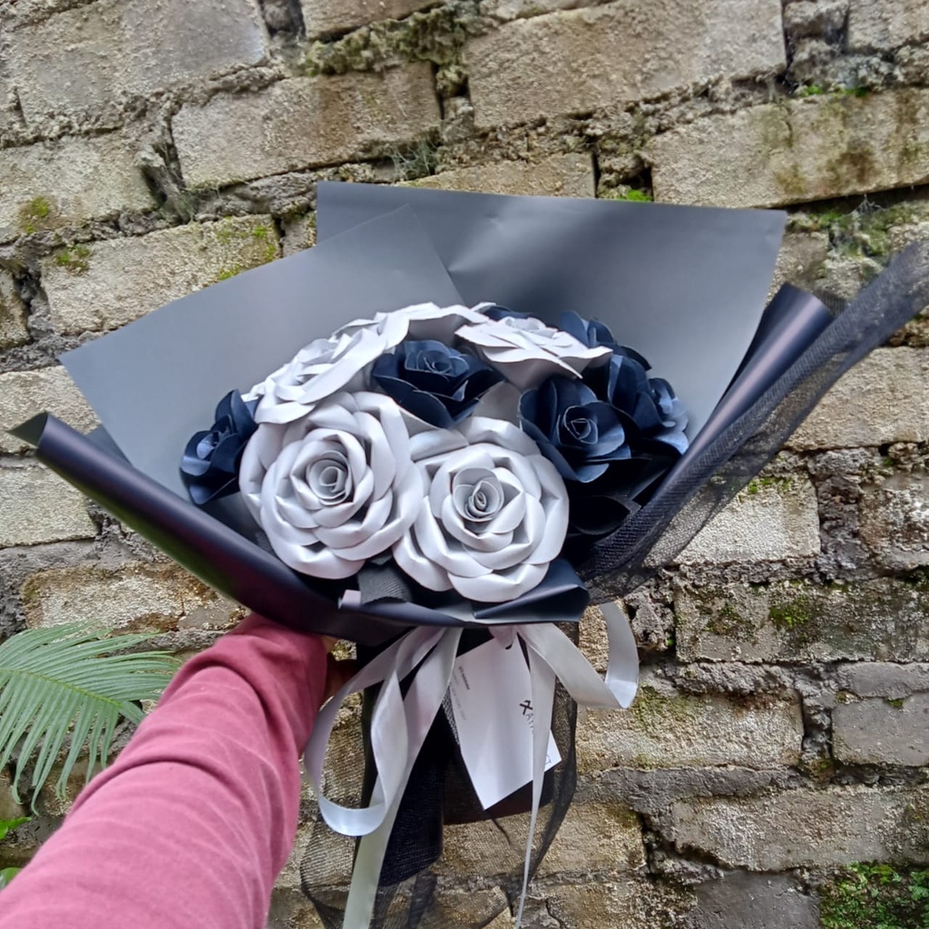 Jual buket bunga wisuda dark blue ukuran 40 cm | Shopee Indonesia