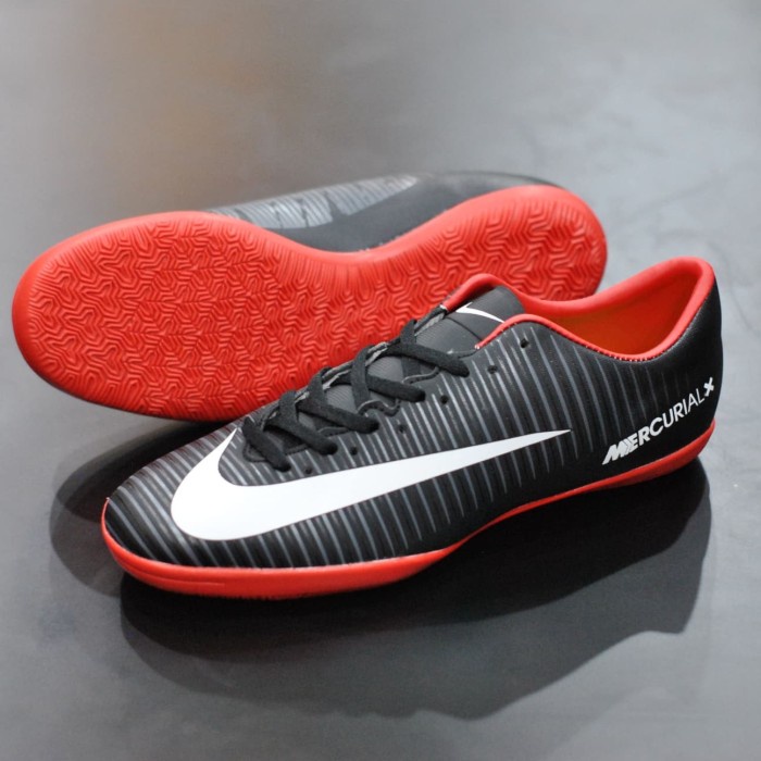 nike futsal black