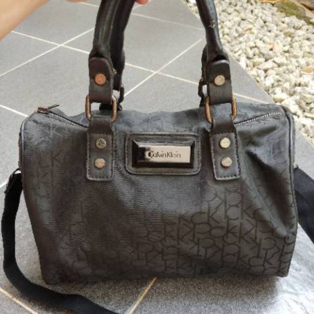 Jual Calvin klein sling bag original preloved Shopee Indonesia
