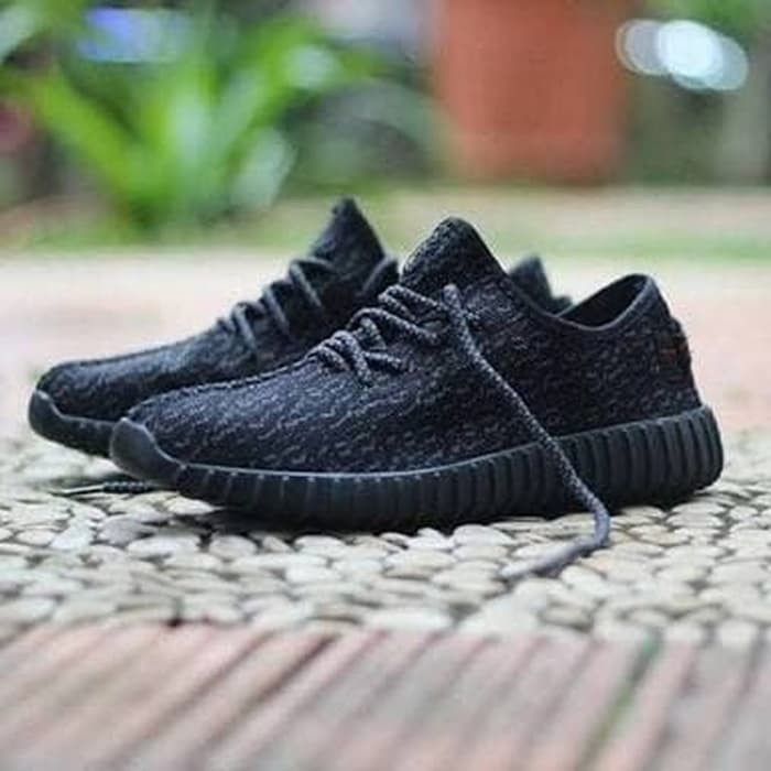 Jual T TERLARIS sepatu sneakere sepatu pria sepatu ADIDAS yeezy boost black pirate Shopee Indonesia