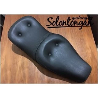 Yigitlar suratni yalashmoqda Etro HD porno