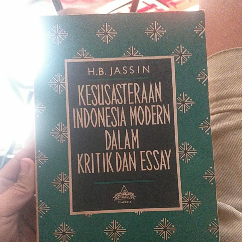 Jual Buku Kesusasteraan Indonesia Modern Dalam Kritik Dn Essay | Shopee ...