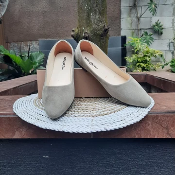 Flatshoes Wanita Suede Polos Desain Elegan