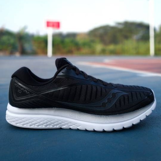 Jual Sepatu Lari Running Shoes Saucony Kinvara 10 Original Shopee Indonesia
