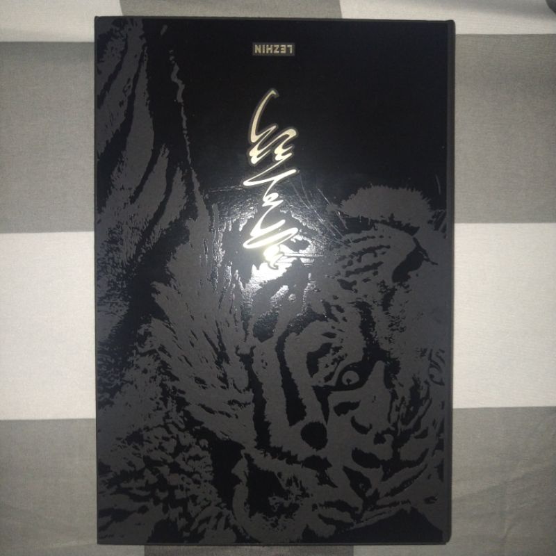 Jual OFFICIAL SLEEVE/STANDEE LEZHIN BLACK TIGER CALENDAR US Shopee