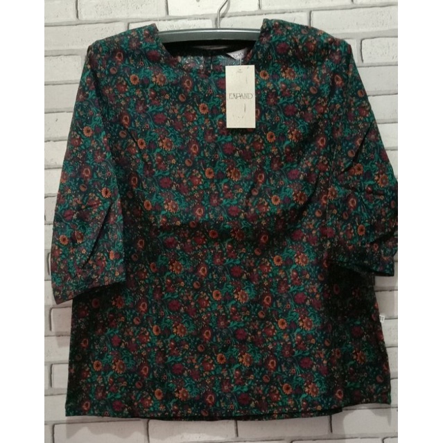 Expand Rebecca Blouse Wanita