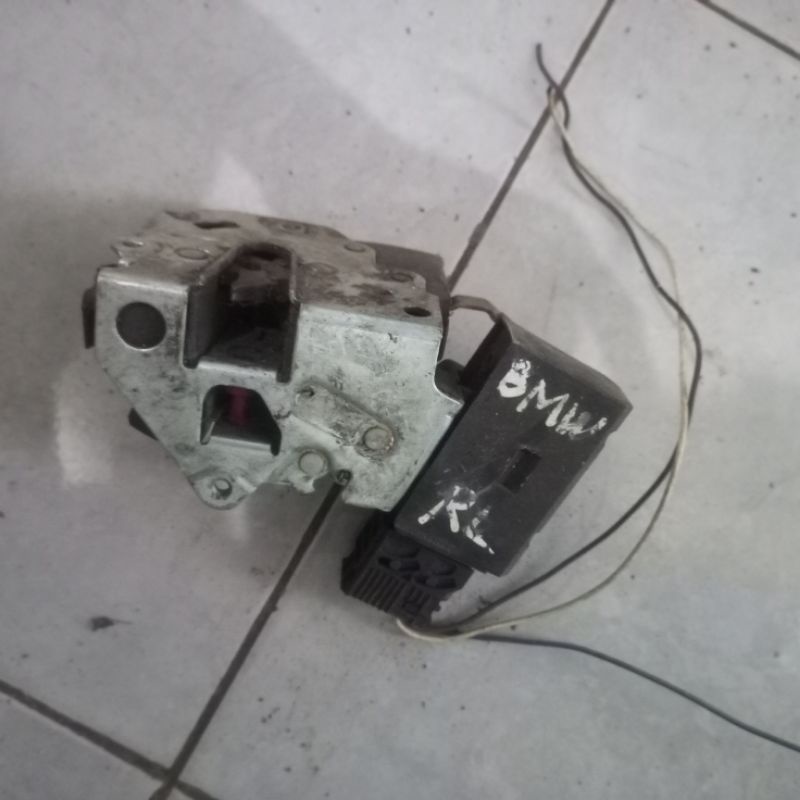 Jual door lock doorlock kunci pintu belakang kiri bmw m40 e36 Shopee