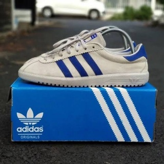 Adidas bermuda sales white blue