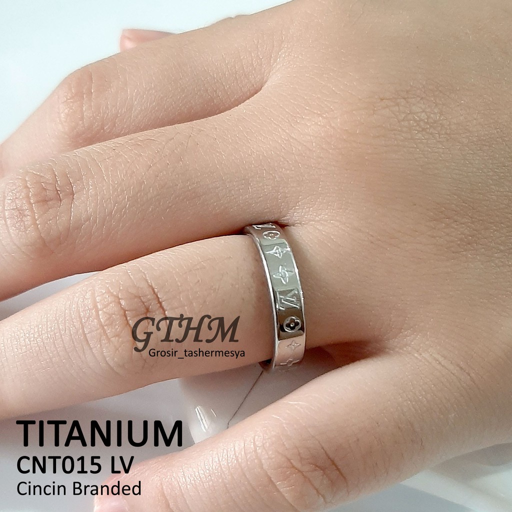 Shop Louis Vuitton 2023 SS Unisex Plain Silver Logo Rings (M0991M M0991L)  by Betty'sroom06