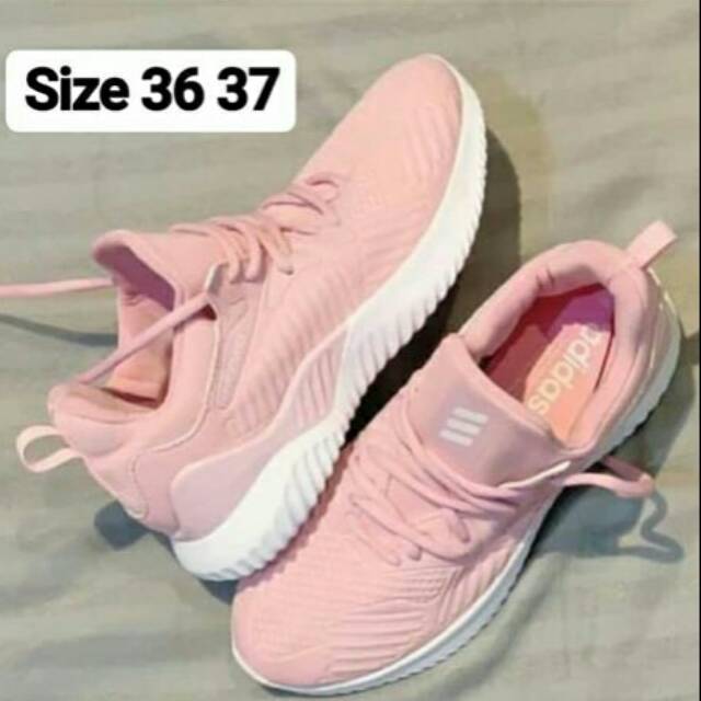 Foto sepatu 2025 adidas warna pink