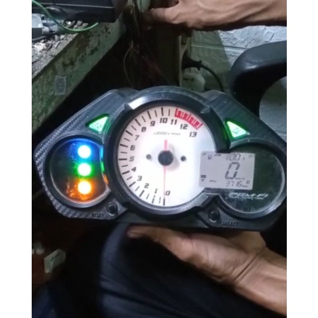 Spedo cb 150 r hotsell