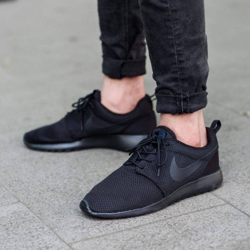 Harga nike shop roshe run black