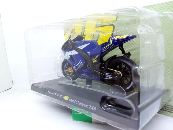 Maquette Moto 1/24 Yamaha YZR M1 Valentino Rossi 2005 - Modèle Réduit Collection