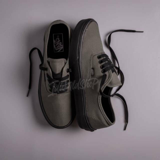 Jual SEPATU VANS AUTHENTIC FULL BLACK HITAM POLOS WHITE PUTIH OLDSKOOL ...