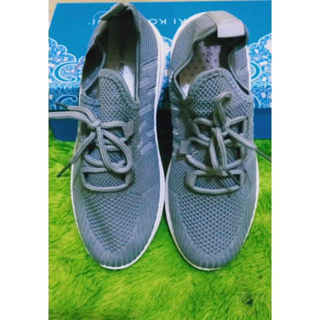 Yongki Komaladi Sepatu Hak Women