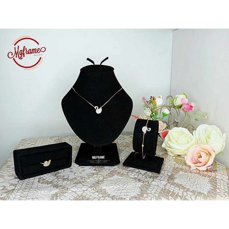 Jual 1 set Display Perhiasan Mahar Seserahan tempat perhiasan kalung ...