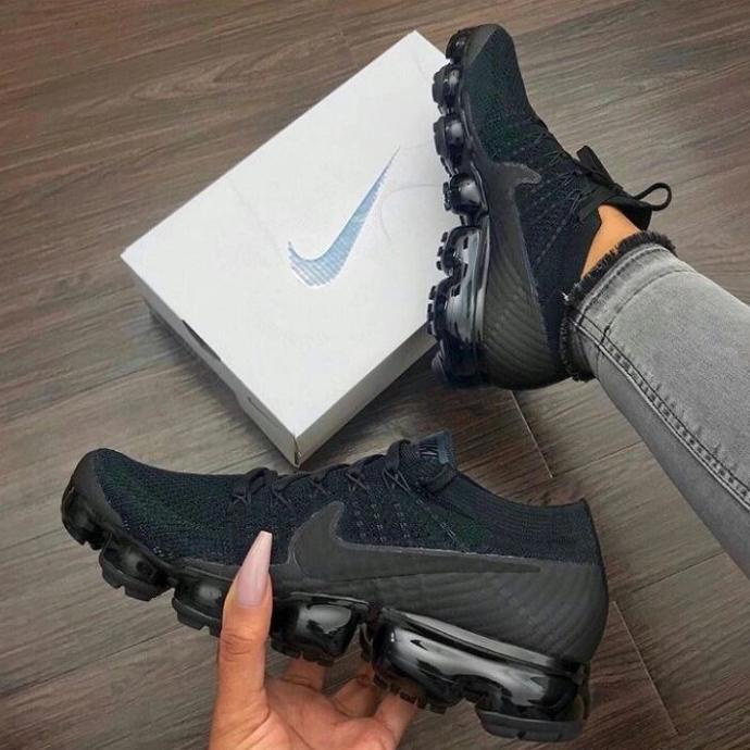 vapormax 2.0 triple white