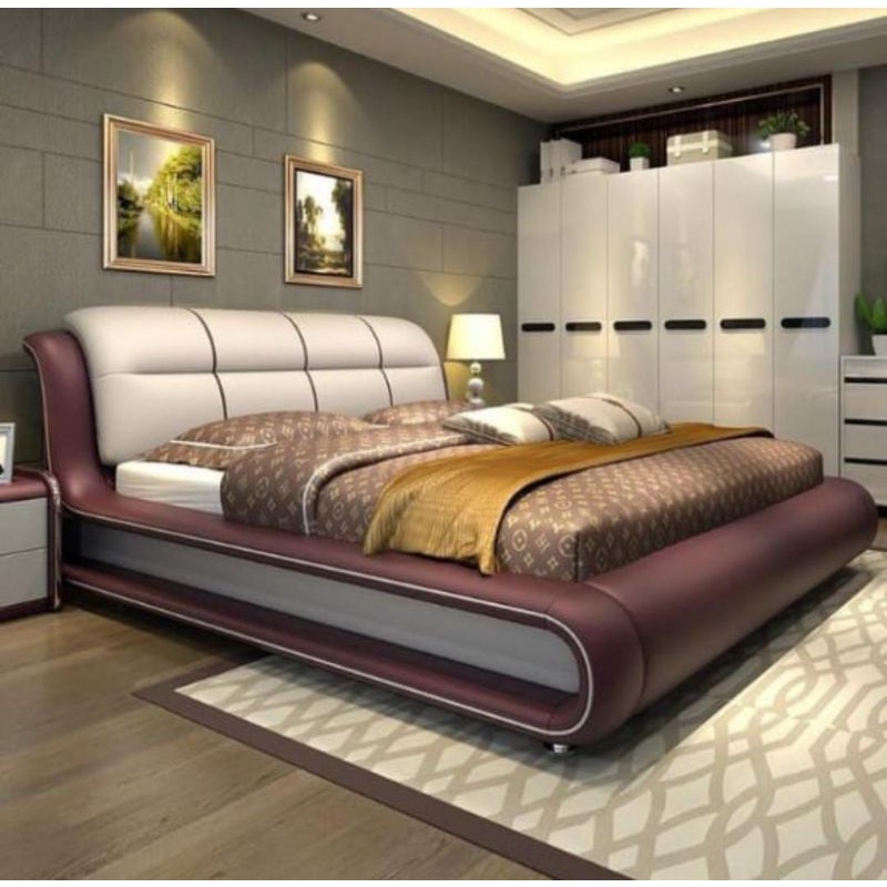 tempat tidur dengan berbagai tinggi kasur