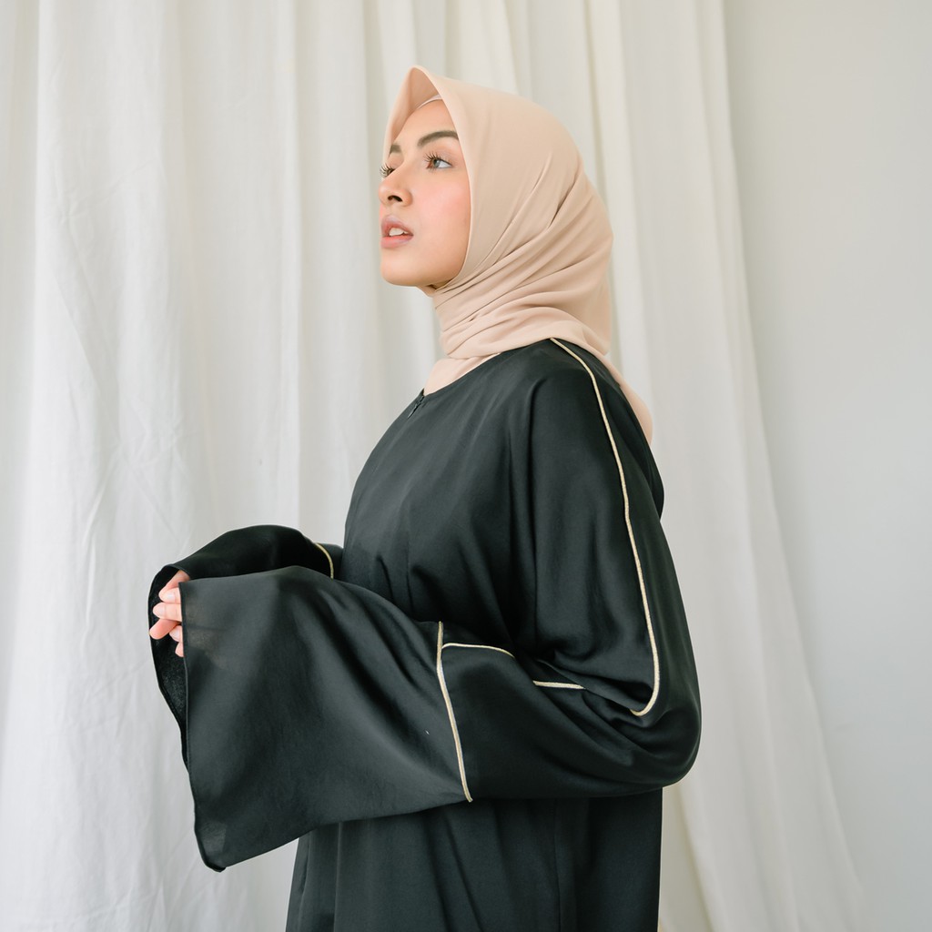 Jual ASPUT - Sadiya Silk Mukena Abaya Premium by Intan Fahilla | Shopee ...