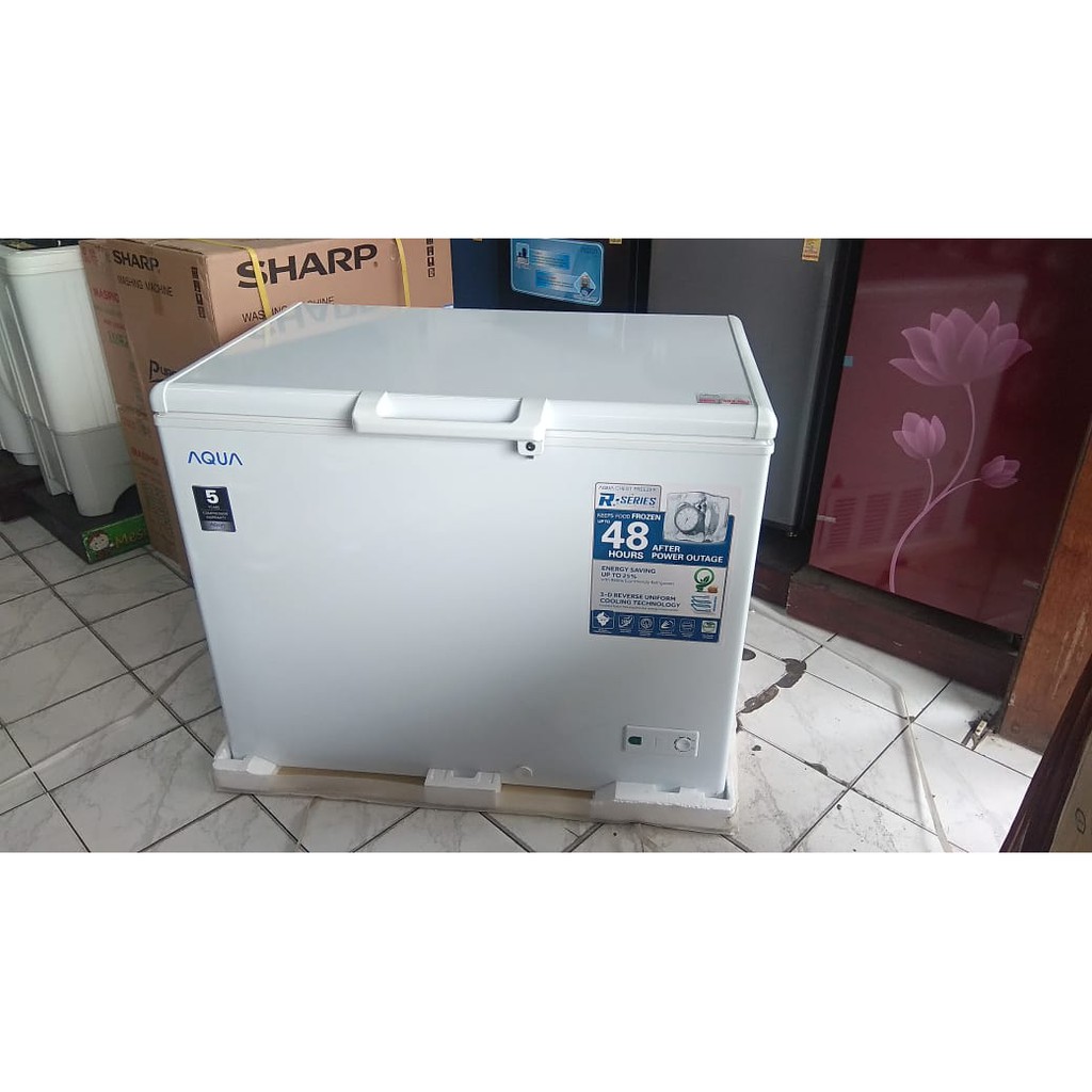 Chest freezer deals aqua 300 liter