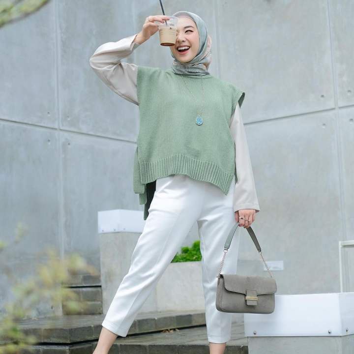 Jual Rompi Rajut Illo Vest Knit | Rompi Andin | Rompi Vintage | Rajut ...