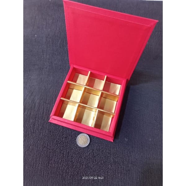 Jual box coklat praline hardcover sekat 9/box mochi/box nastar/giftbox ...