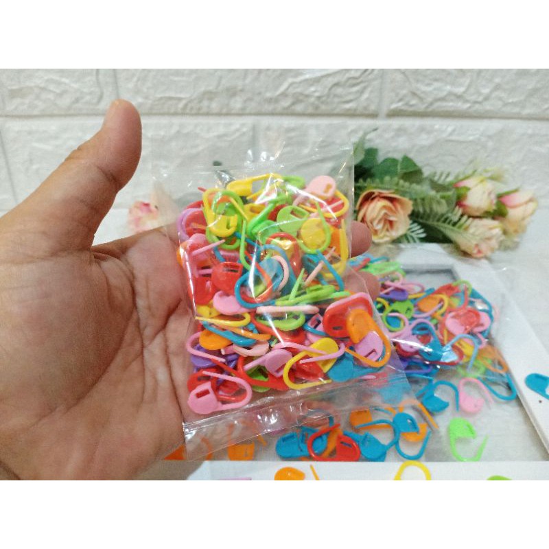 Jual PENITI HIJAB RAINBOW (JUAL PER 100pcs) WARNA PELANGI / RAJUTAN ...
