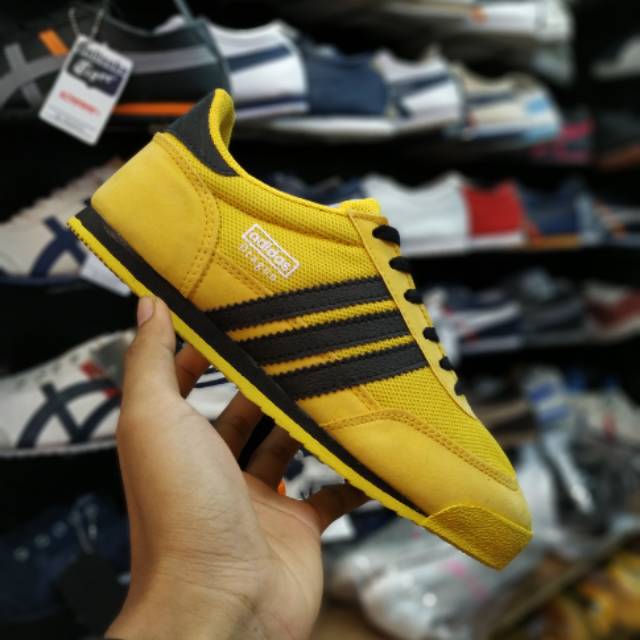 Jual Sepatu Adidas Dragon Yellow Black Size 39 43 Grade Original Made In Vietnam Shopee Indonesia