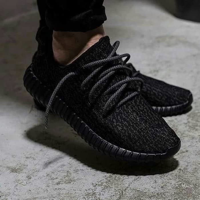 Yeezy pirate black store harga