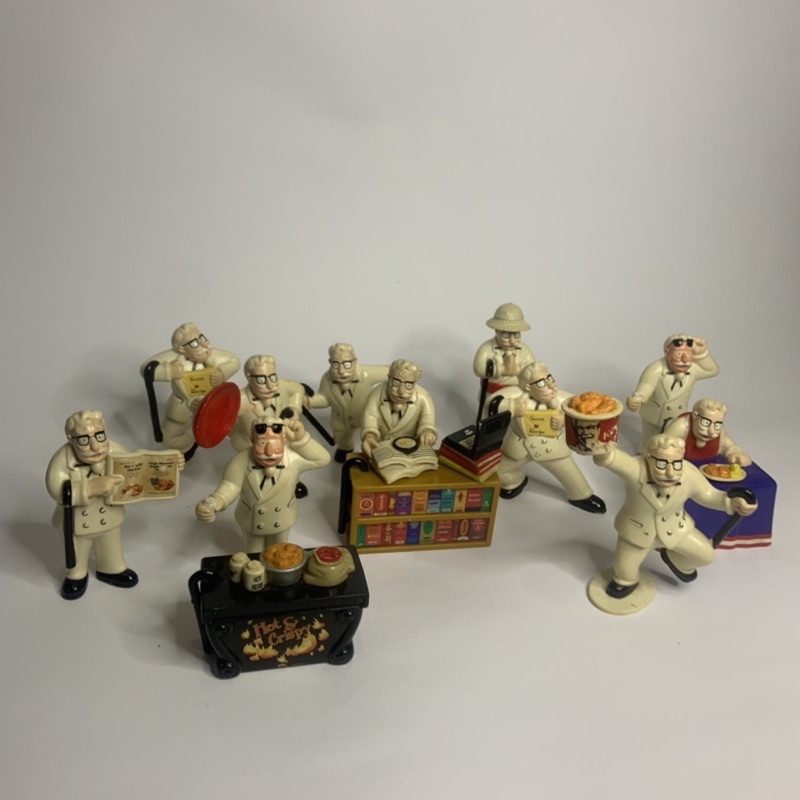 Jual KFC COLONEL SANDERS FIGURE 12 PCS COLLECTION VINTAGE ANTIK JADUL ...