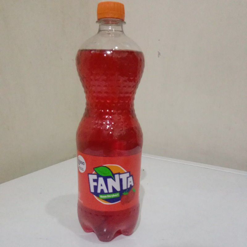 Jual Fanta rasa strawberry botol 1L | Shopee Indonesia