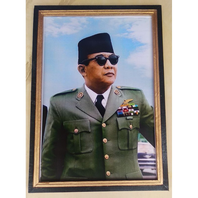 Jual Bingkai Foto Murah Hiasan Dinding Poster Gambar Sukarno Plus Bingkai Ukuran 65x45 Shopee