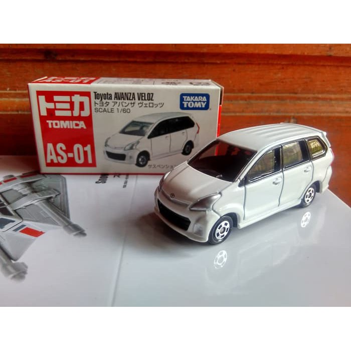 Jual Koleksi Keren Kendaraan Diecast Miniatur Replika Toyota Avanza Veloz Warna Silver Putih