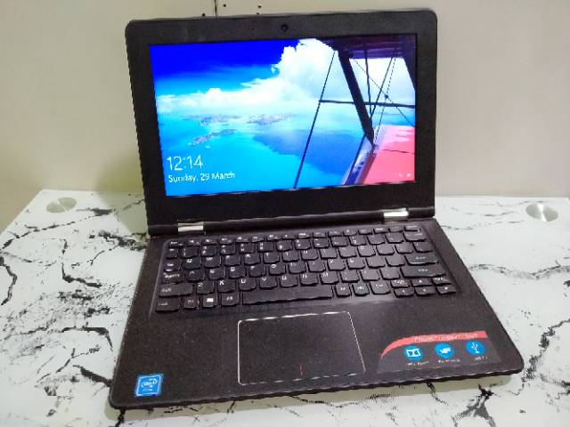超美品 最新Win10 Lenovo IdeaPad 300S-11IBR Celeron N3050/2GB/eMMC 64GB/無線/office/新品USBフラッシュメモリ32GB(USB3.0)　２台目 超美品 最新Win10 Lenovo IdeaPad 300S-11IBR Celeron N3050/2GB/eMMC