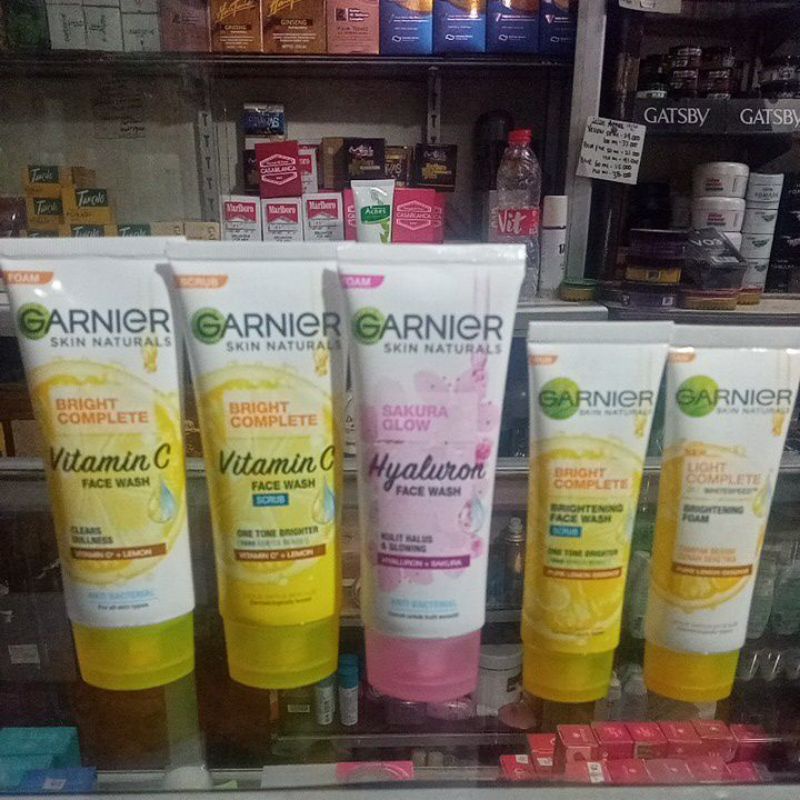 Jual Garnier Bright Complete Vitamin C Face Wash Scrub Sakura Glow