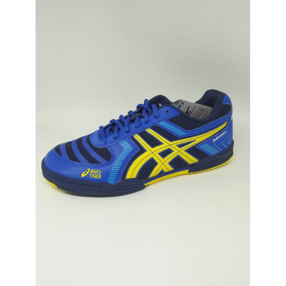 Sepatu voli clearance asics tiger