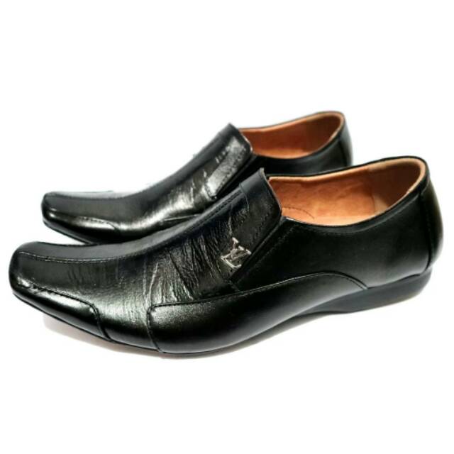 Jual Sepatu Pantofel Louis Vuitton Model & Desain Terbaru - Harga November  2023