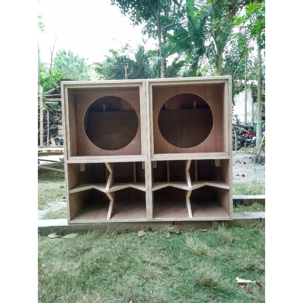 Cbs box hot sale speaker