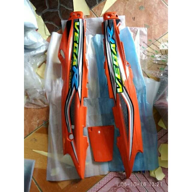 Jual Cover body bodi belakang Yamaha vega r lama warna oren | Shopee ...
